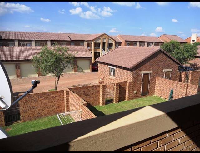 2 BEDROOM PROPERTY TO RENT IN MOOIKLOOF RIDGE ESTATE